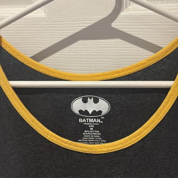 Batman Black and Yellow Tank Top SZ medium NWOT - Picture 2 of 6